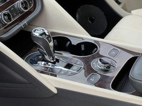 Used 2023 Bentley Bentayga Extended Wheelbase AWD/4WD image 30