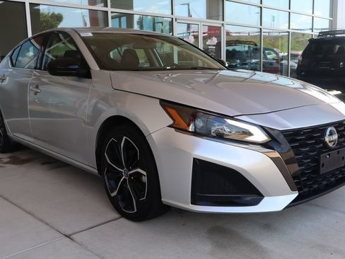 Used 2024 Nissan Altima 2.5 SR FWD image 1