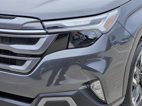 Certified 2025 Subaru Forester Limited image 5