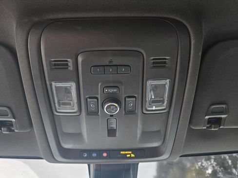 Used 2021 GMC Yukon XL SLT w/ SLT Luxury Package image 19