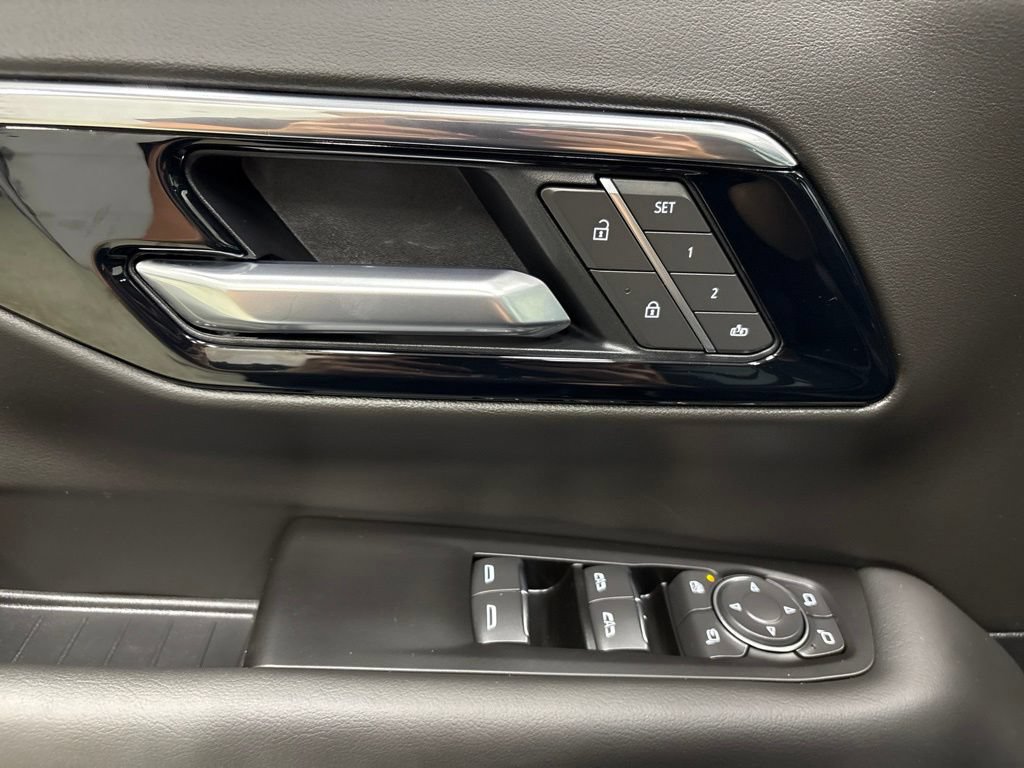 Used 2026 Chevrolet Suburban High Country AWD/4WD image 14