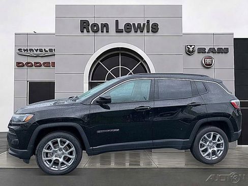 Used 2022 Jeep Compass Latitude AWD/4WD image 1