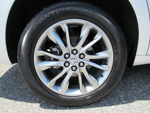 Used 2024 Buick Enclave Avenir w/ Avenir Technology Package image 8