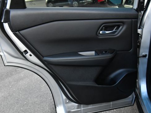 Used 2024 Nissan Rogue SV image 34