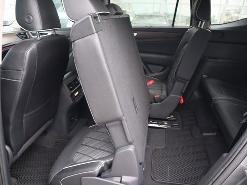 Used 2024 Volkswagen Atlas SEL Premium R-Line image 36