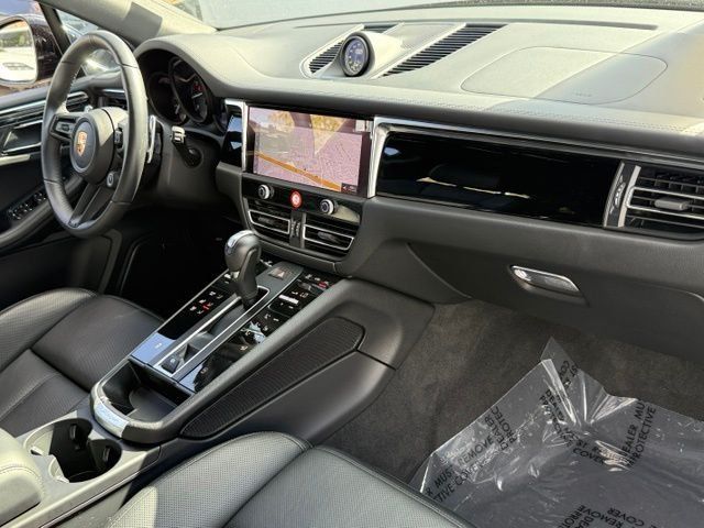Used 2026 Porsche Macan AWD/4WD image 17
