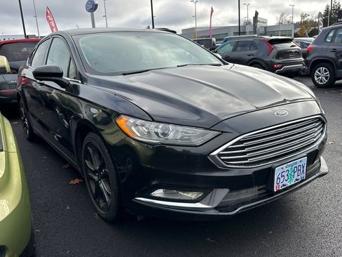 Used 2018 Ford Fusion SE w/ Equipment Group 201A image 2