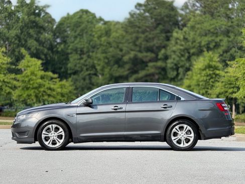 Used 2016 Ford Taurus SE FWD image 9