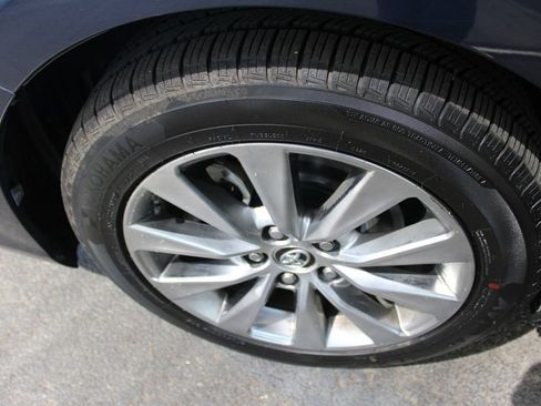 Used 2015 Toyota Camry XLE w/ Moonroof Package FWD image 64