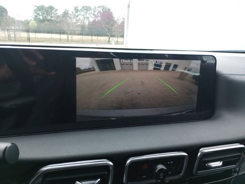 New 2026 Nissan Sentra SR w/ Floor Mat Package FWD image 18