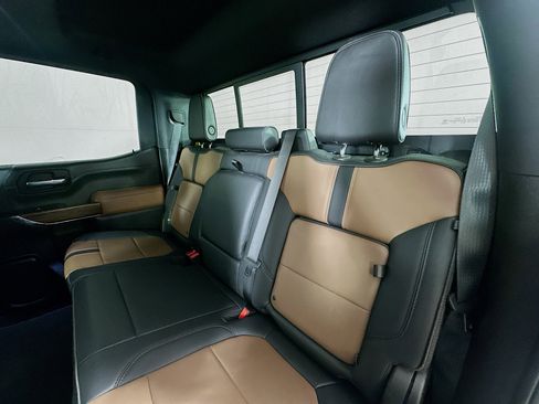 Used 2022 Chevrolet Silverado 1500 High Country w/ Technology Package image 25