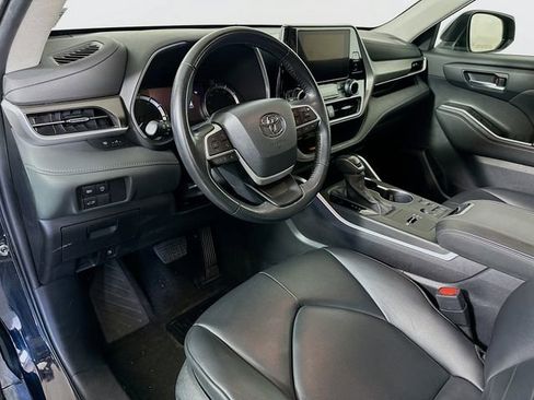 Used 2024 Toyota Highlander XLE image 10