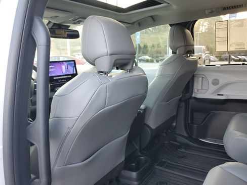 New 2025 Toyota Sienna XLE image 11