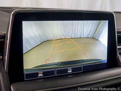 Used 2021 Chevrolet Suburban Premier AWD/4WD image 18