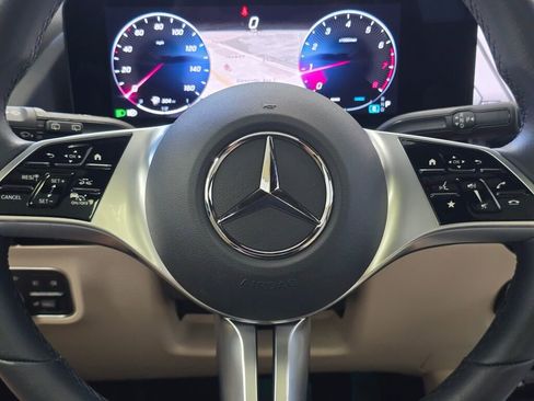 Used 2025 Mercedes-Benz GLA 250 4MATIC image 35