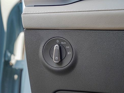 New 2026 Volkswagen Taos SE image 14