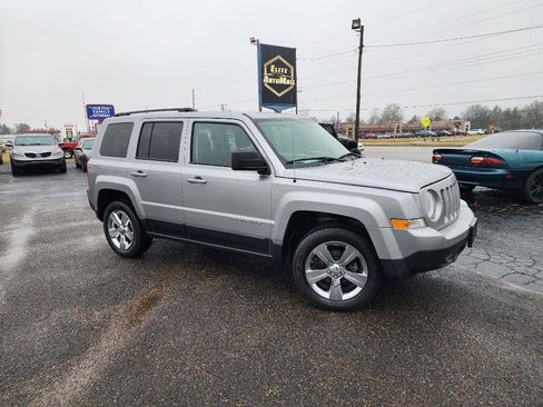 Used 2017 Jeep Patriot Latitude image 2