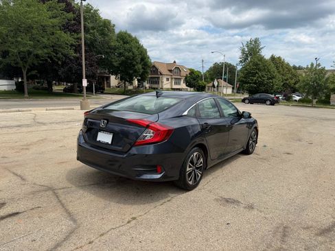 Used 2017 Honda Civic EX-T image 7