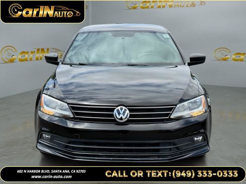 Used 2016 Volkswagen Jetta Sport FWD image 2