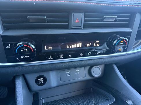 Used 2025 Nissan Rogue SV image 17