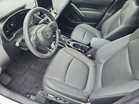Used 2023 Toyota Corolla Cross XLE w/ Convenience Package AWD/4WD image 16