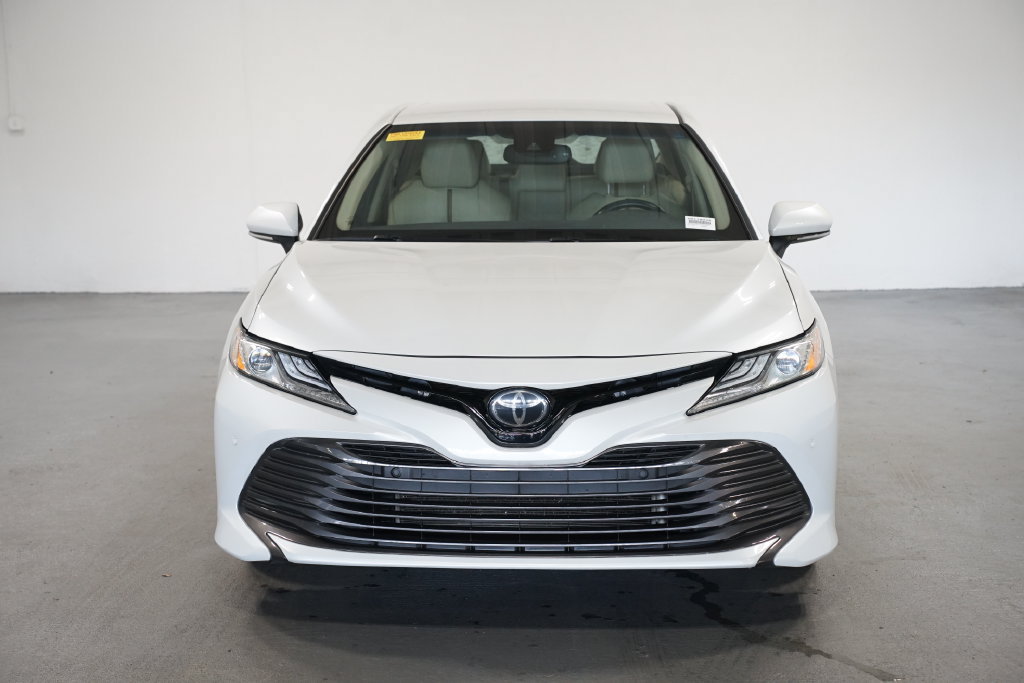 Certified 2018 Toyota Camry XLE FWD image 2