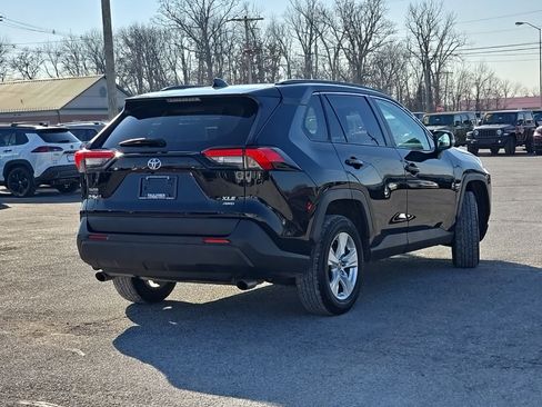 Used 2021 Toyota RAV4 XLE w/ Convenience Package image 7