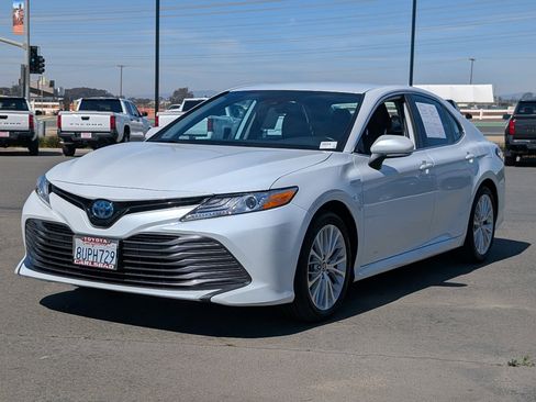 Used 2020 Toyota Camry XLE w/ Preferred Accessory Package image 11