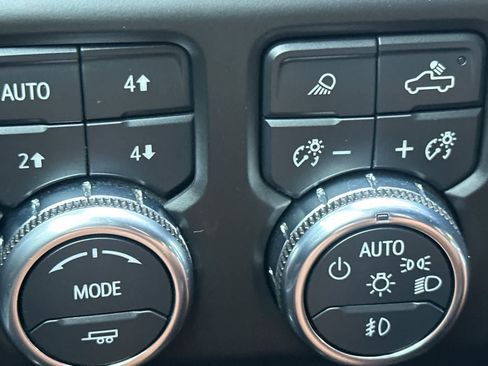 Used 2022 GMC Sierra 1500 AT4 w/ AT4 Premium Package AWD/4WD image 33