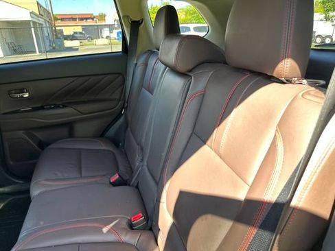 Used 2018 Mitsubishi Outlander SEL AWD/4WD image 16