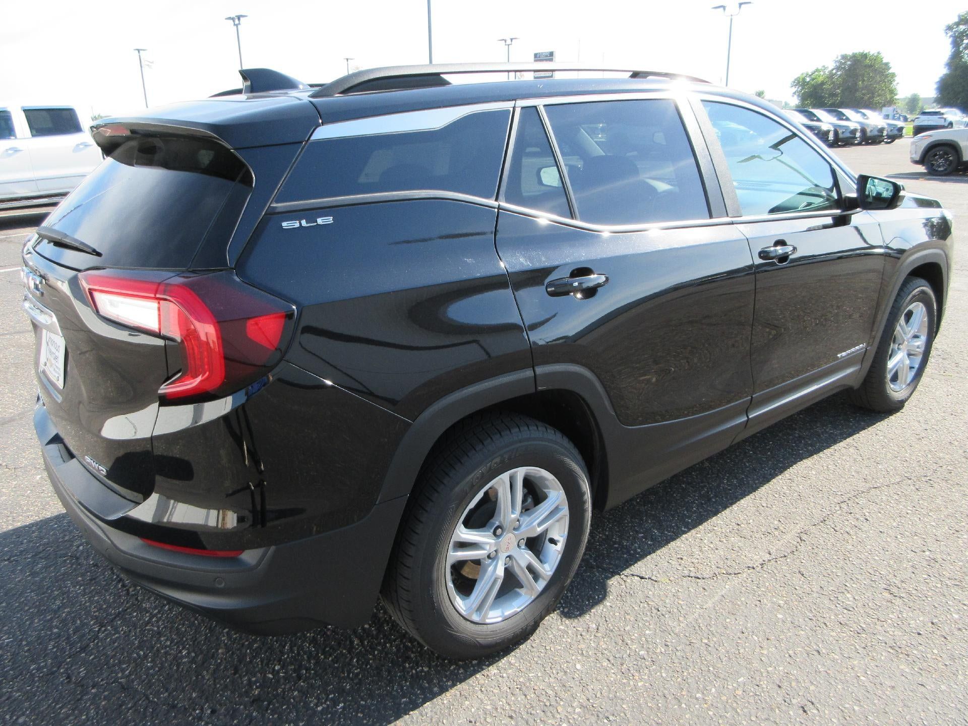 Certified 2022 GMC Terrain SLE w/ Driver Convenience Package AWD/4WD image 6
