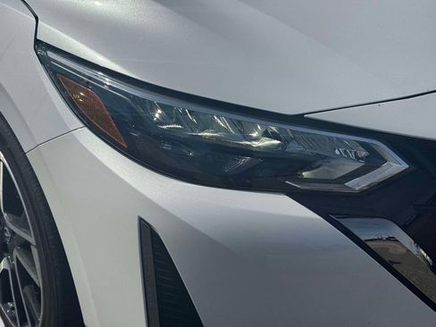 Used 2025 Nissan Sentra SR FWD image 9