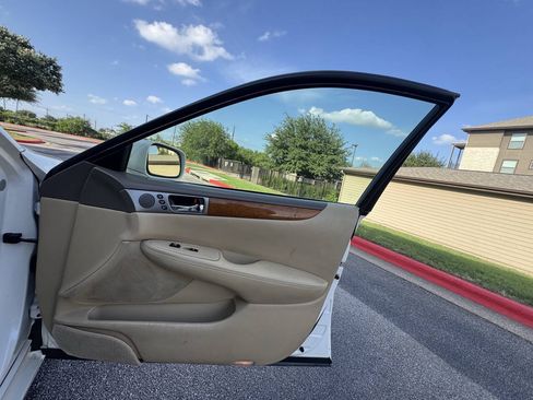 Used 2005 Lexus ES 330 FWD image 19