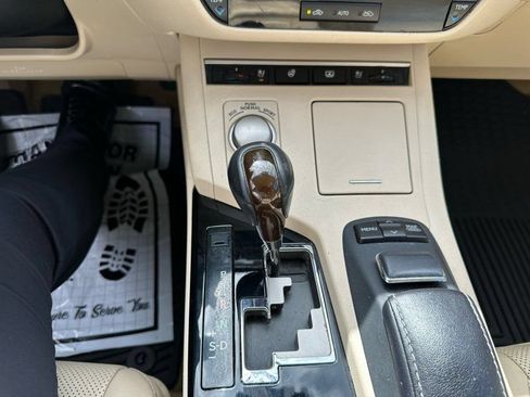 Used 2014 Lexus ES 350 w/ Luxury Package FWD image 16