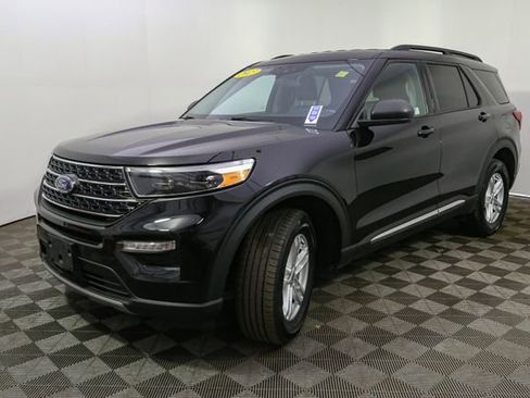 Used 2023 Ford Explorer XLT w/ Equipment Group 202A image 5