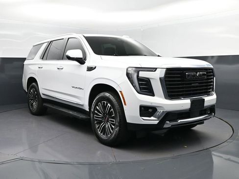 Used 2025 GMC Yukon Elevation w/ LPO, Elevation Black Package AWD/4WD image 9