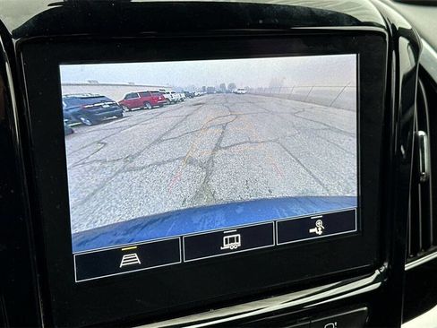 Used 2022 Chevrolet Traverse LT w/ LPO, Black Accent Package image 19