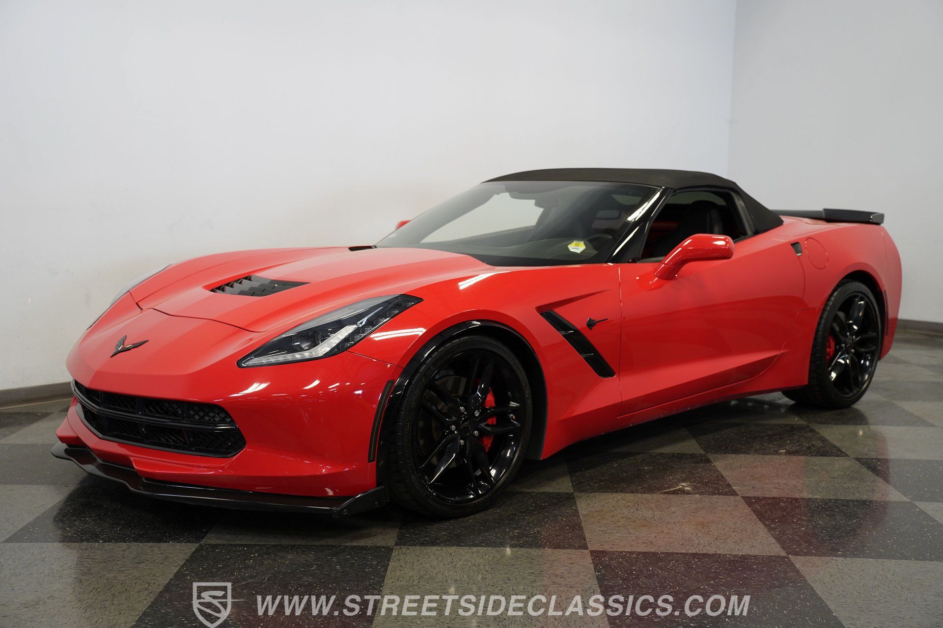 Used 2019 Chevrolet Corvette Stingray Convertible w/ Carbon Flash Badge Package RWD image 23
