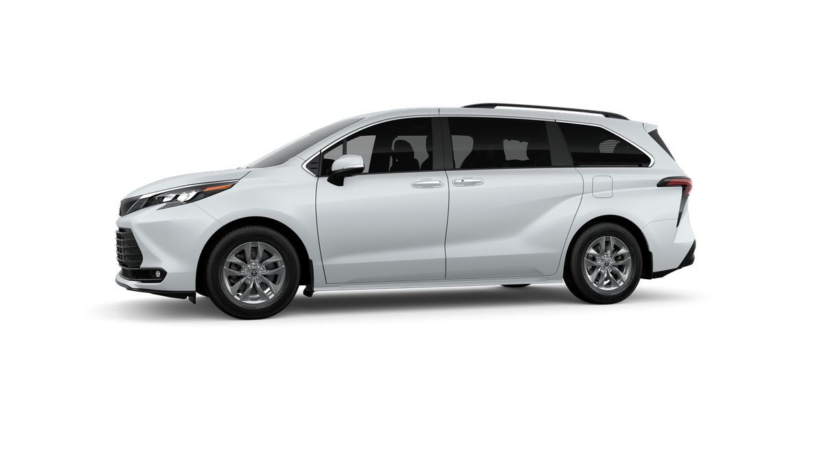 Certified 2026 Toyota Sienna XLE FWD image 33