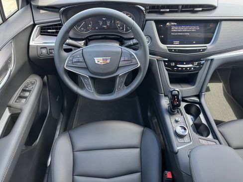 New 2025 Cadillac XT5 Luxury image 15