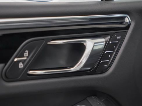 Certified 2026 Porsche Macan AWD/4WD image 22