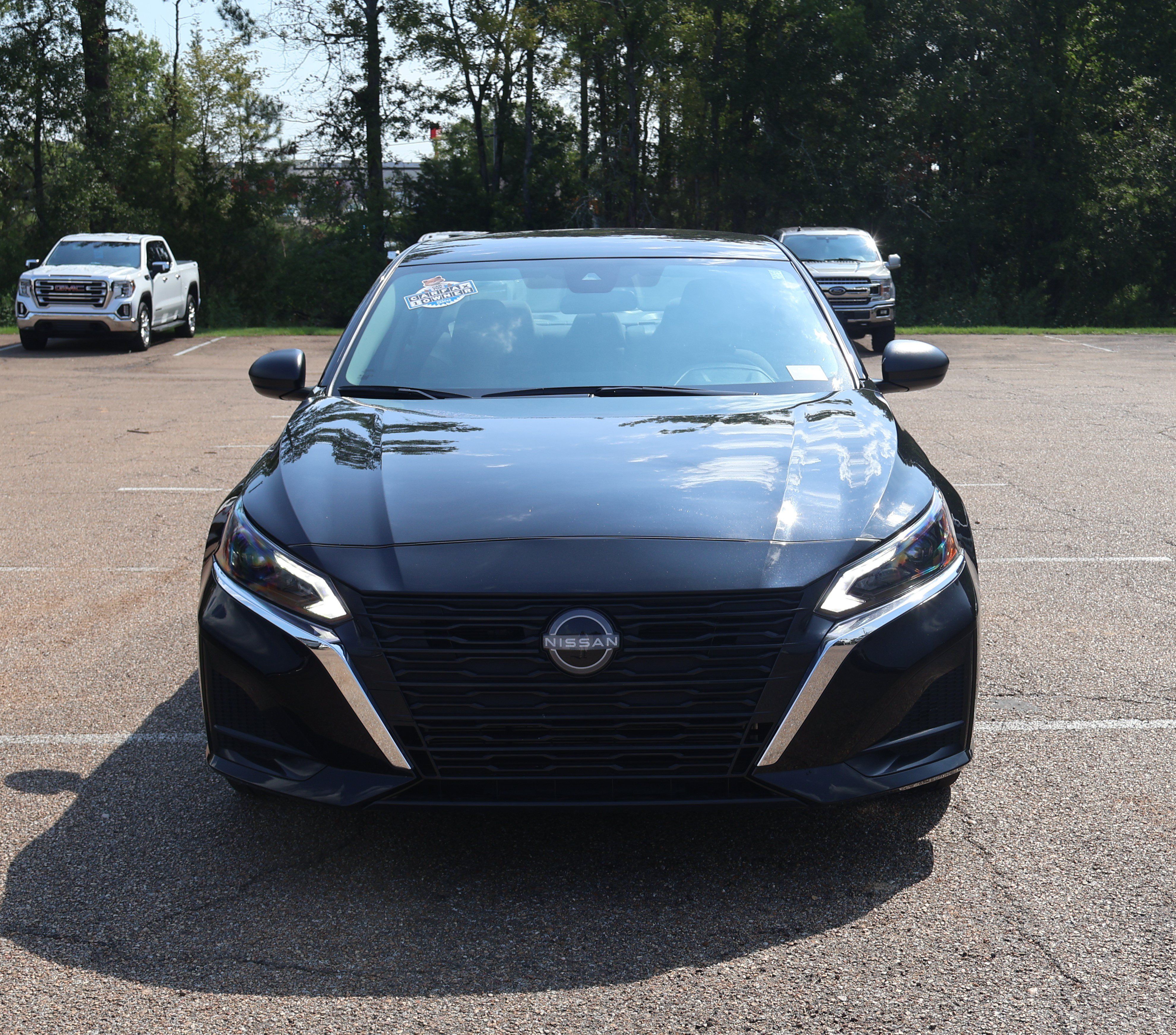 Used 2025 Nissan Altima 2.5 SV FWD image 2