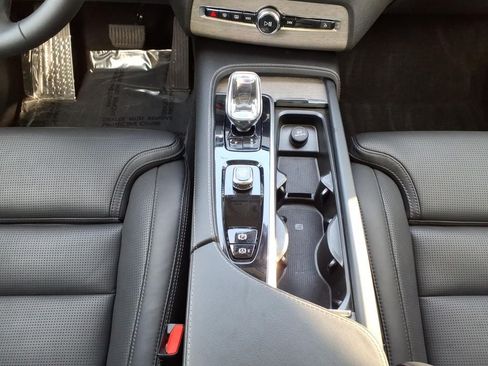 Certified 2023 Volvo XC90 B6 Ultimate w/ Protection Package Premier AWD/4WD image 21