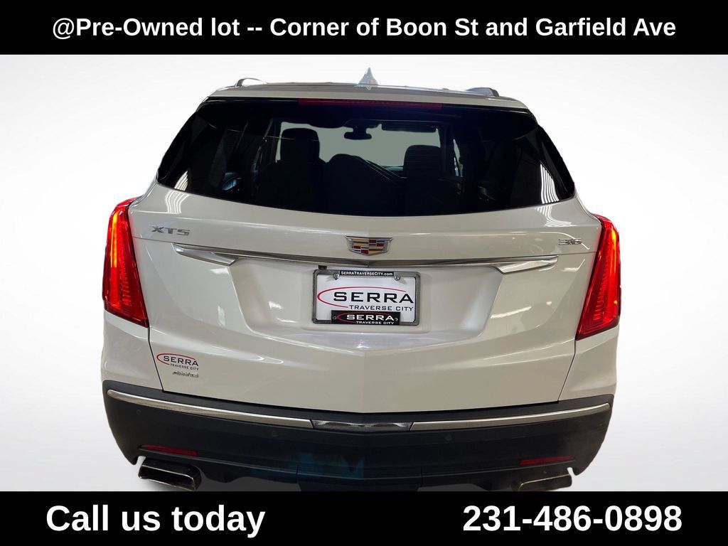 Used 2017 Cadillac XT5 Luxury w/ Driver Awareness Package AWD/4WD image 4