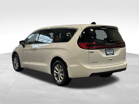 New 2027 Chrysler Pacifica Select AWD/4WD image 5
