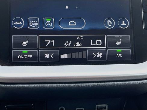 Used 2025 Subaru Outback Premium AWD/4WD image 16
