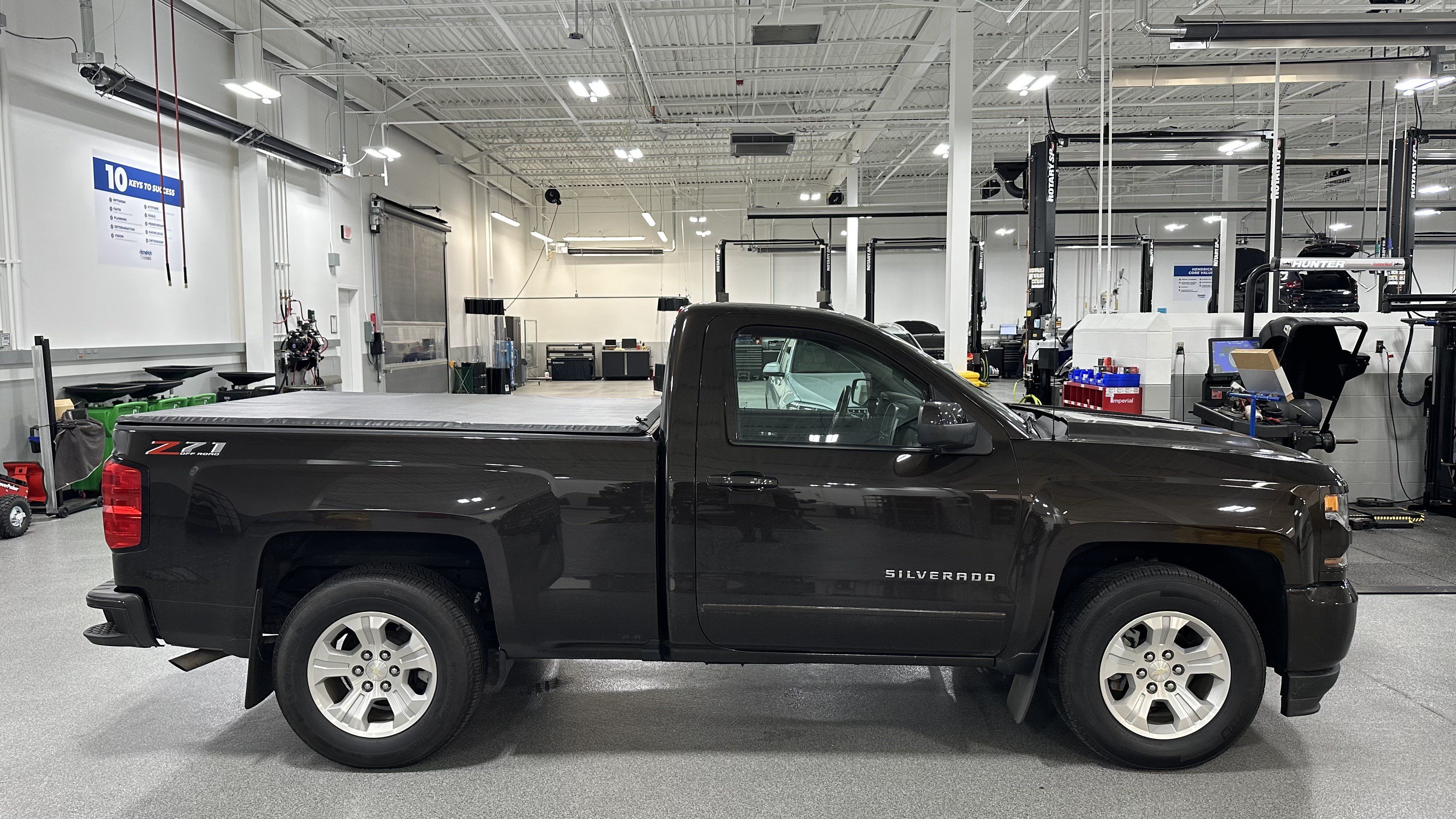 Used 2018 Chevrolet Silverado 1500 LT w/ LT Convenience Package AWD/4WD image 10