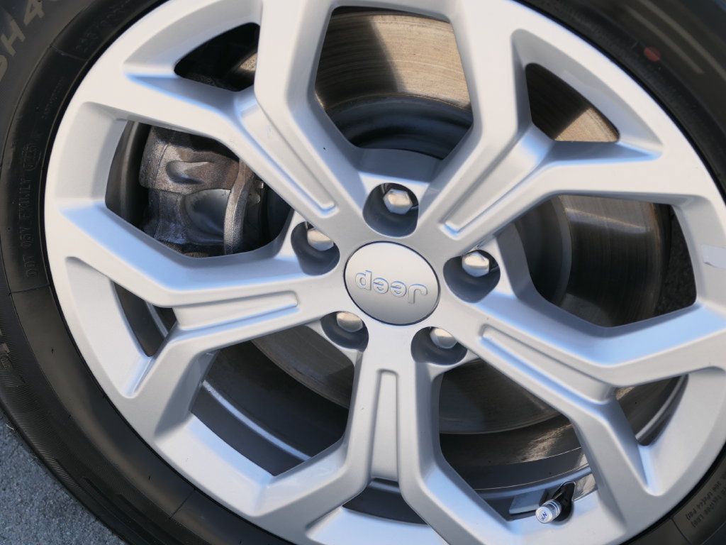 Used 2024 Jeep Compass Latitude AWD/4WD image 9