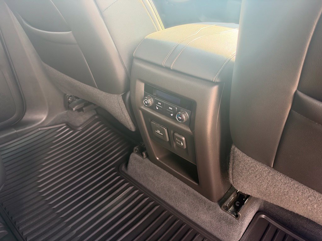 Used 2022 Chevrolet Traverse Premier FWD image 20