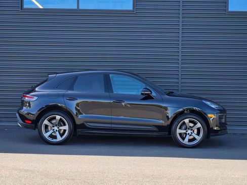 Certified 2025 Porsche Macan AWD/4WD image 8